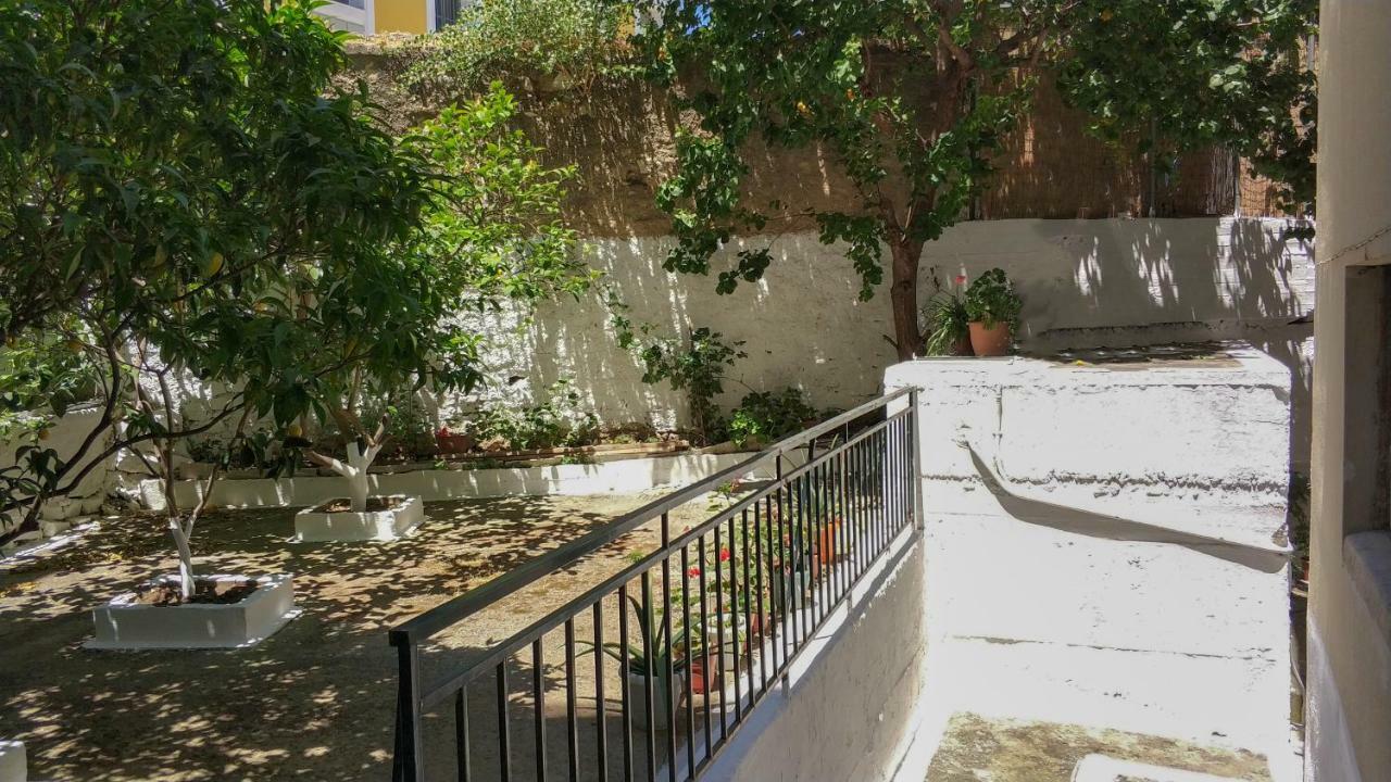 James Room Samos Town Luaran gambar